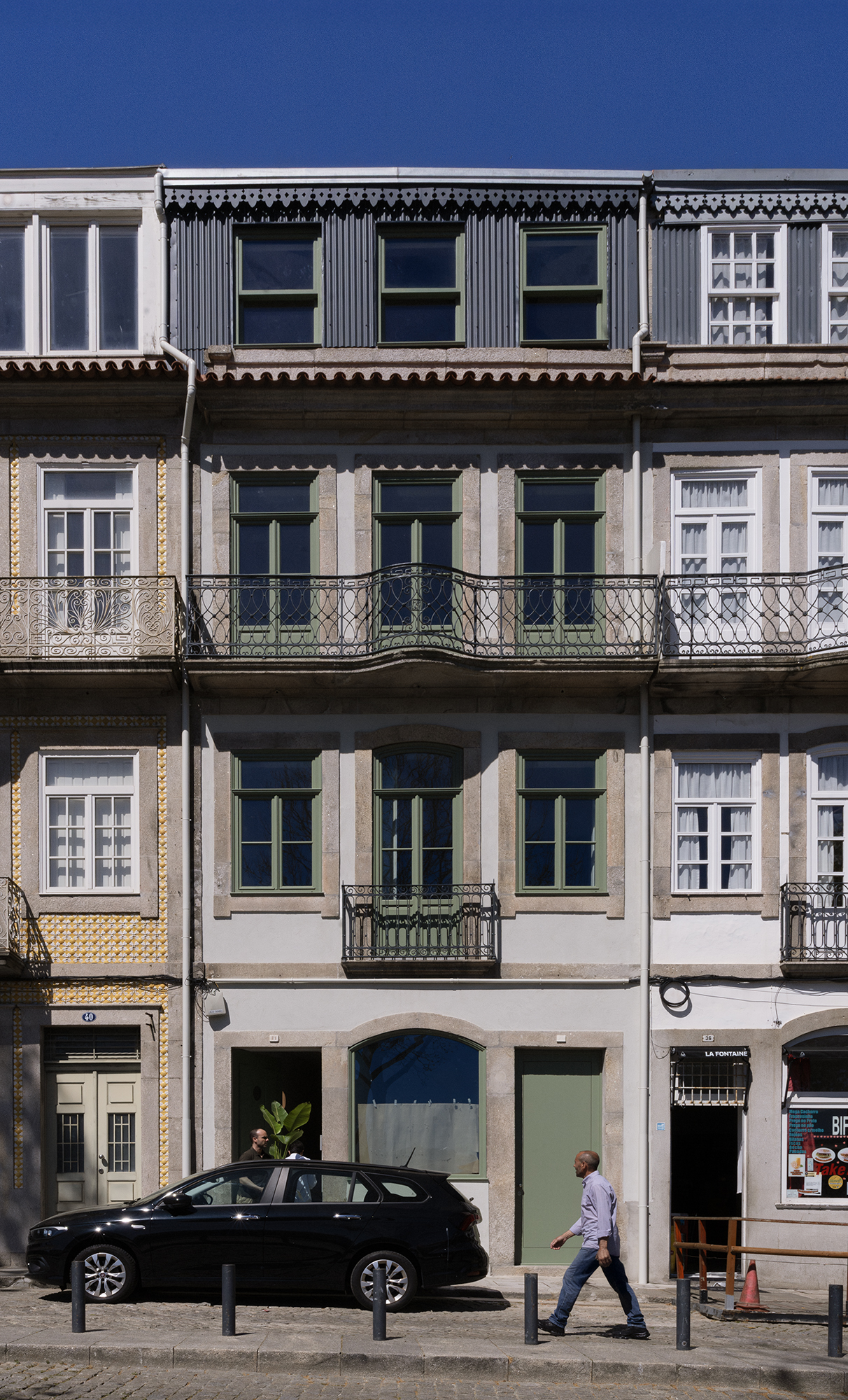 prédio reabilitado no passeio das fontainhas no porto